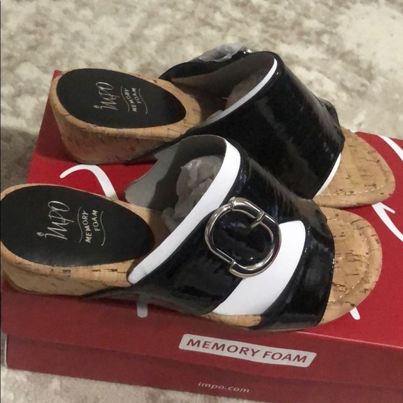 SOLD Impo sandals - Picture 3 of 13